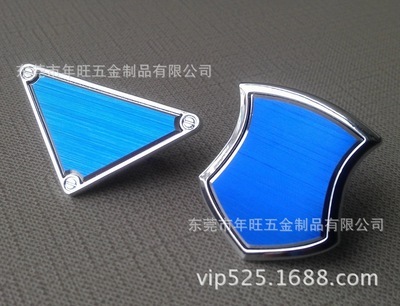 東莞市年旺五金制品 專業(yè)訂做服裝銅標(biāo)牌、合金裝飾標(biāo)牌，量在優(yōu)先